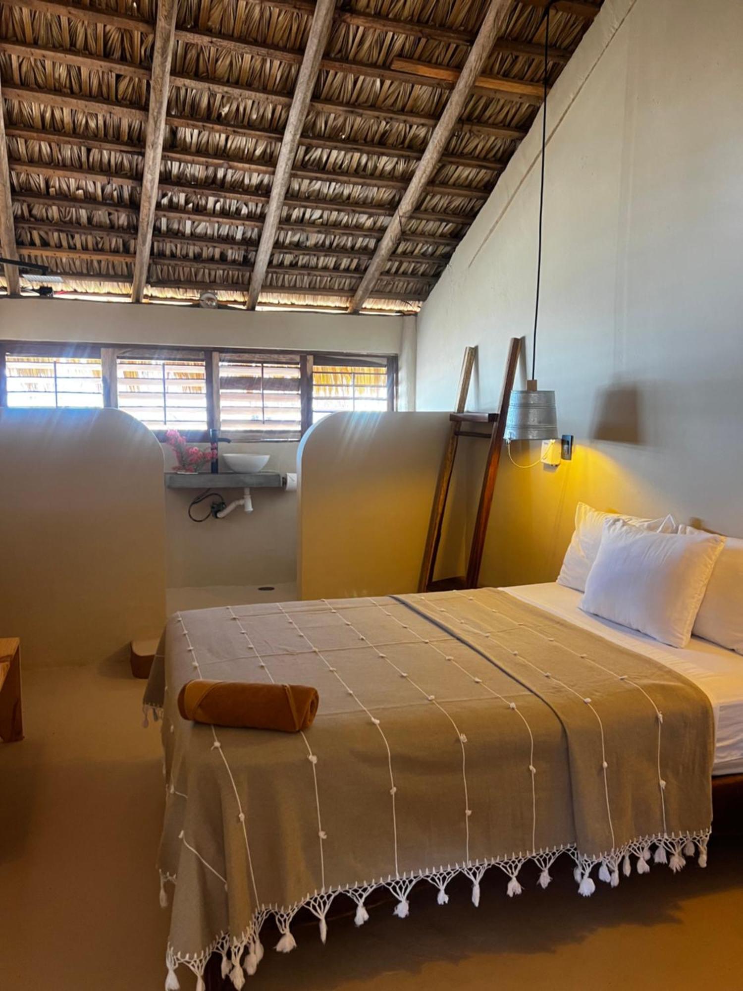Sebastian De Los Milagros Zipolite Bilik gambar