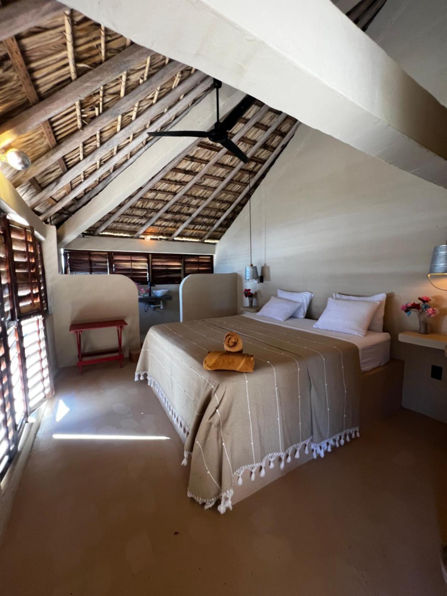 Sebastian De Los Milagros Zipolite Bilik gambar