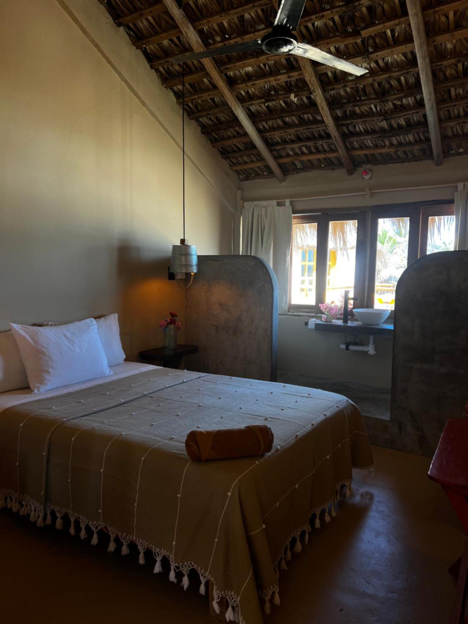 Sebastian De Los Milagros Zipolite Bilik gambar